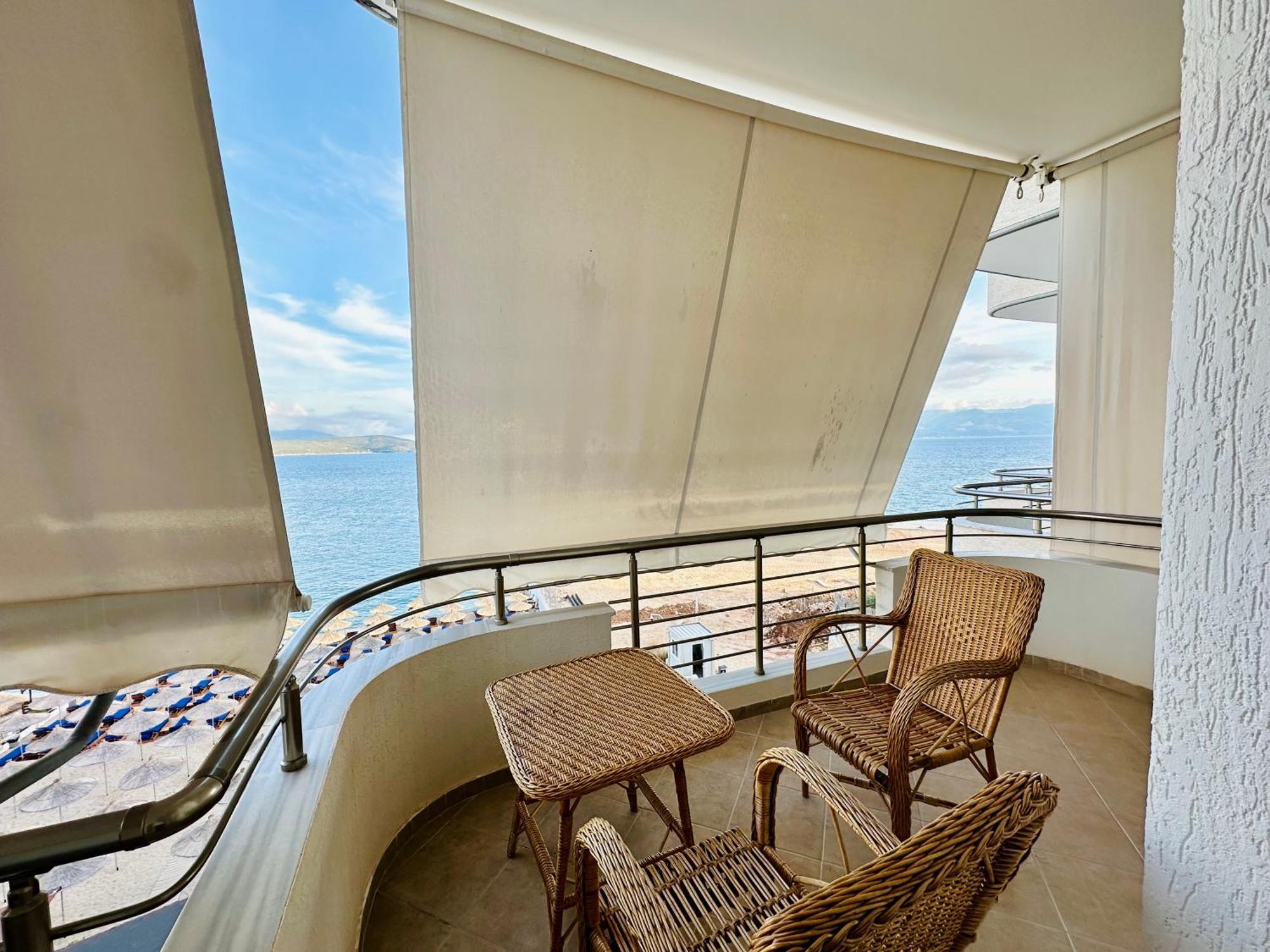 Aqua Apartments Seaview Sarandë Exteriör bild