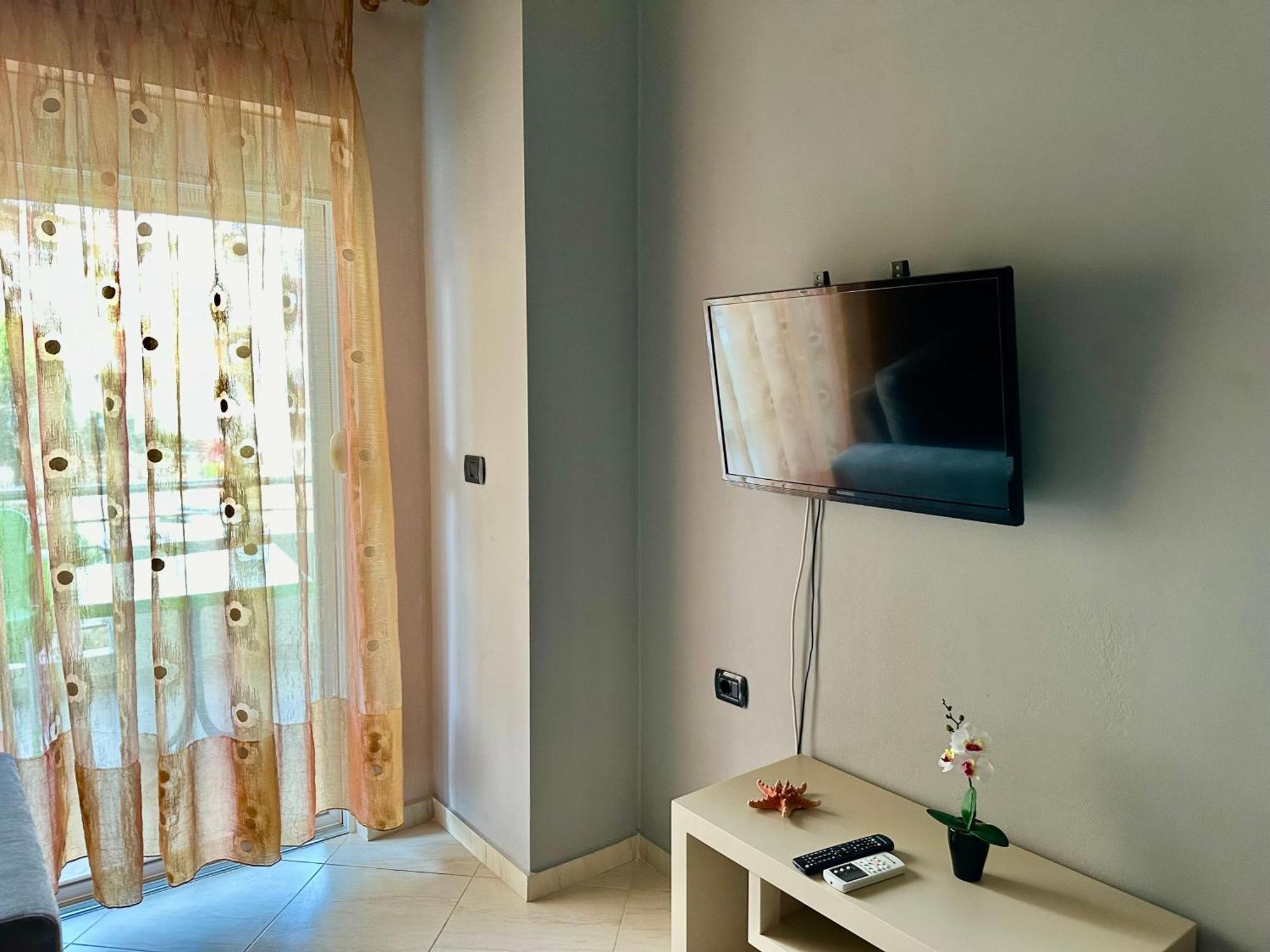 Aqua Apartments Seaview Sarandë Exteriör bild
